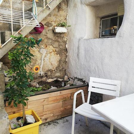 Charmant Appartement En Centre-Ville Medieval Gigean Екстер'єр фото