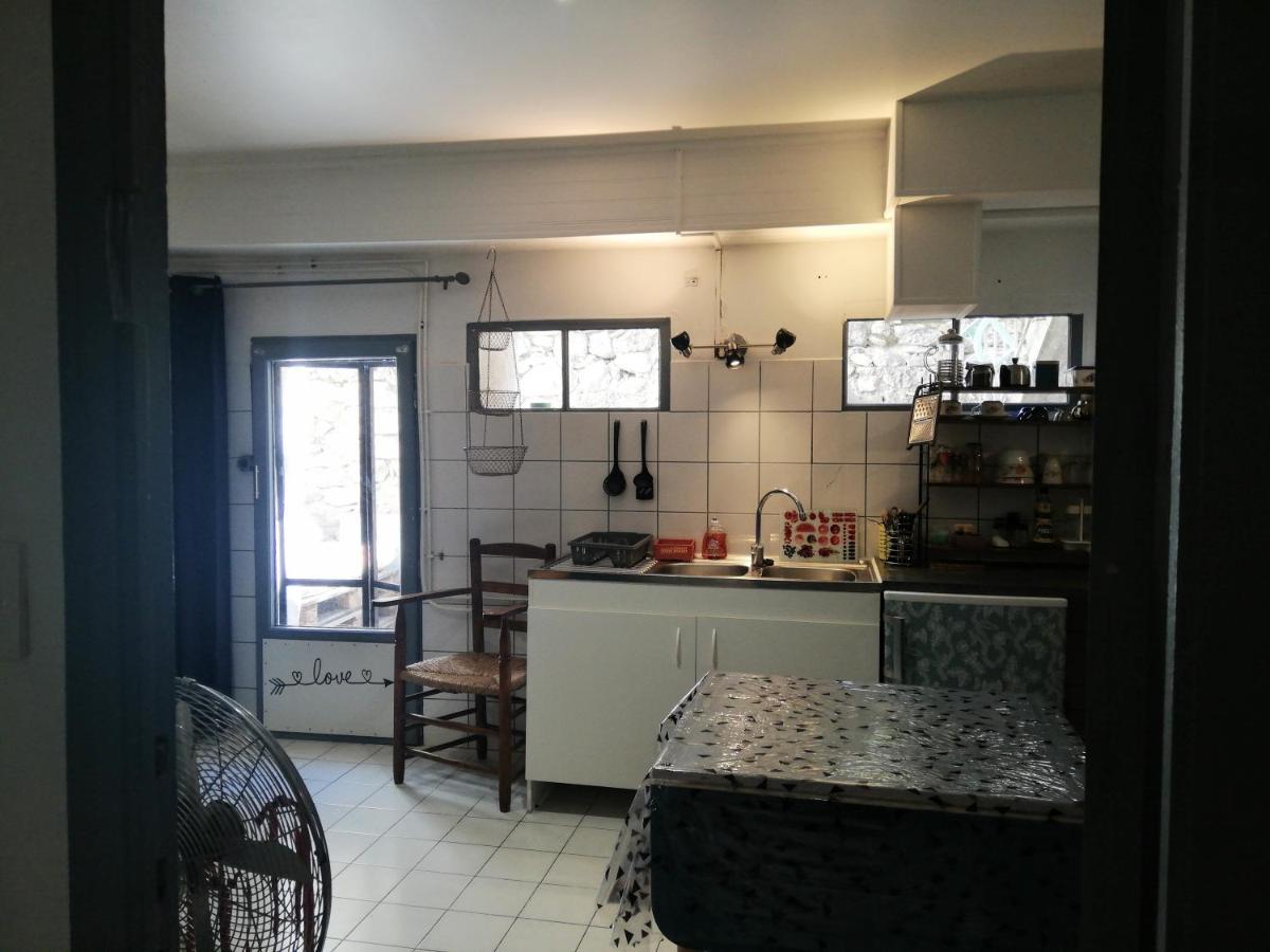 Charmant Appartement En Centre-Ville Medieval Gigean Екстер'єр фото