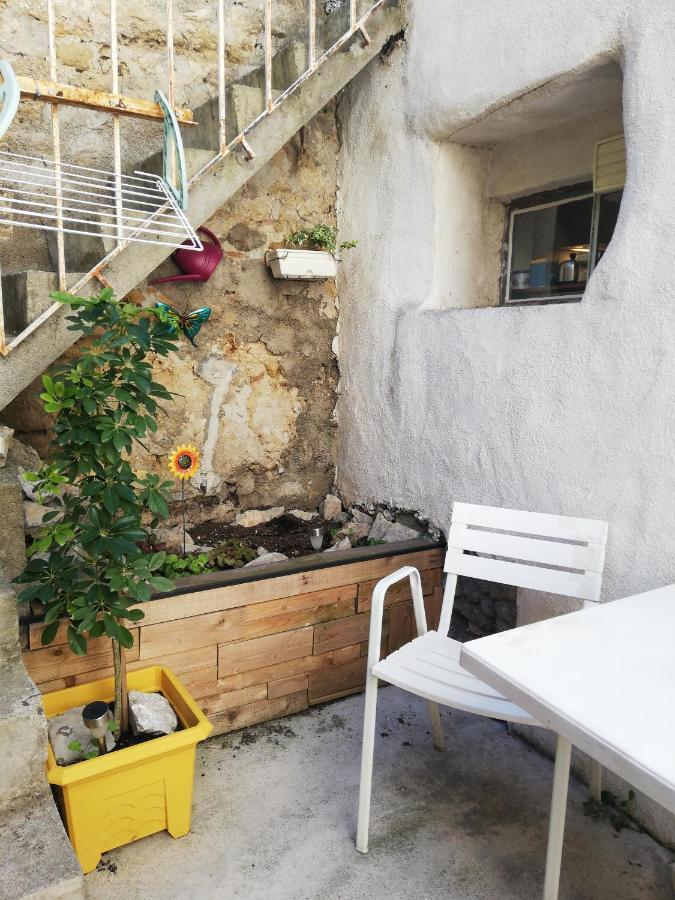 Charmant Appartement En Centre-Ville Medieval Gigean Екстер'єр фото